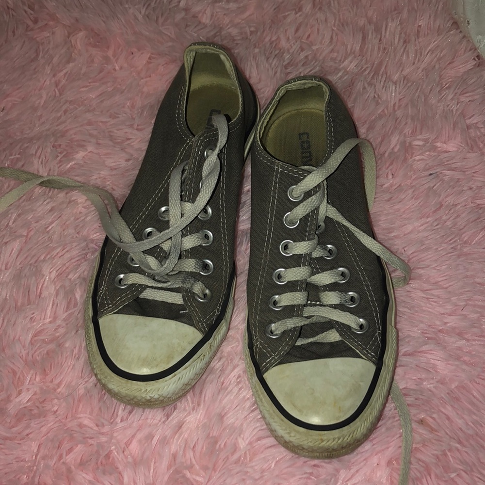 Grey low top converse size 5